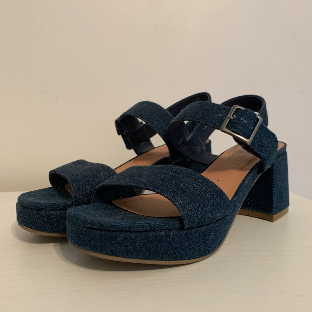 Women’s size 7 denim heels